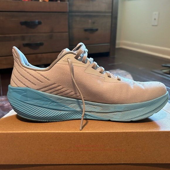 Men’s size 8 ALTRAFWD Experience running shoes. - Picture 5 of 8